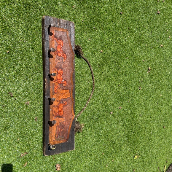 COAT/HAT RACK - Picture 2 of 4